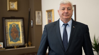 Пловдивският кмет Здравко Димитров хариза на частен клуб 13 тенис корта