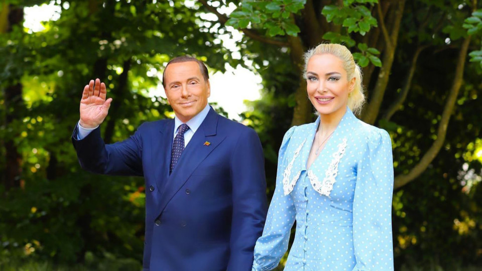 Годеницата на Берлускони му честити в инстаграм „Честит рожден ден, любов моя”
