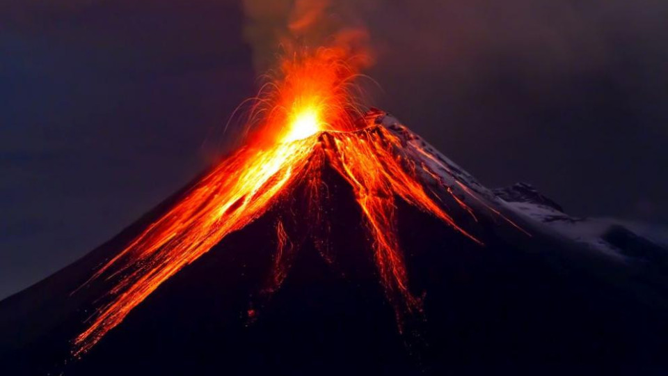 Лавата от вулкана на остров Ла Палма образува пирамида в океана