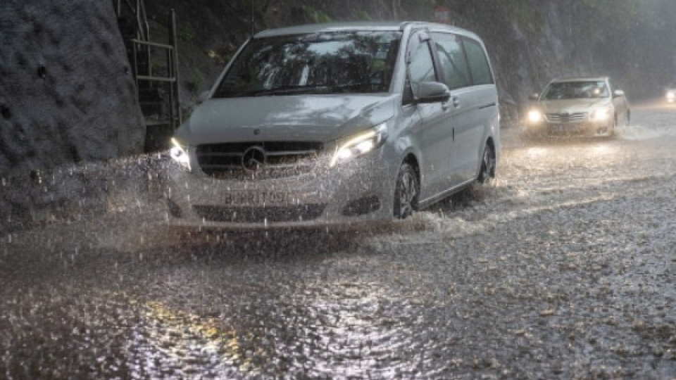 Проливни дъждове затвориха пътища в Хърватия
