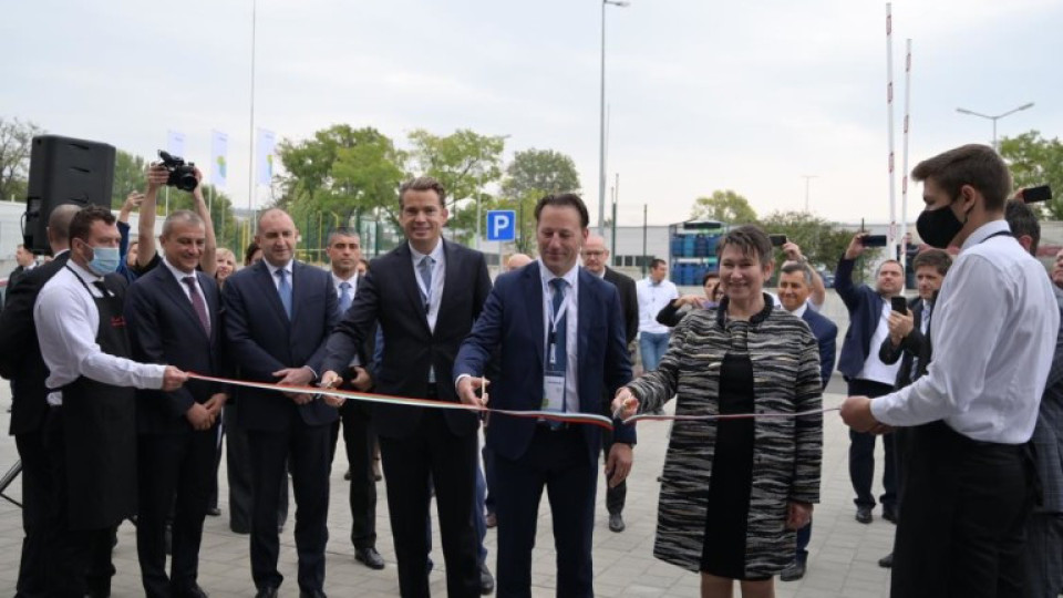 Президентът, министърът на икономиката и посланик откриха немска фабрика в Благоевград