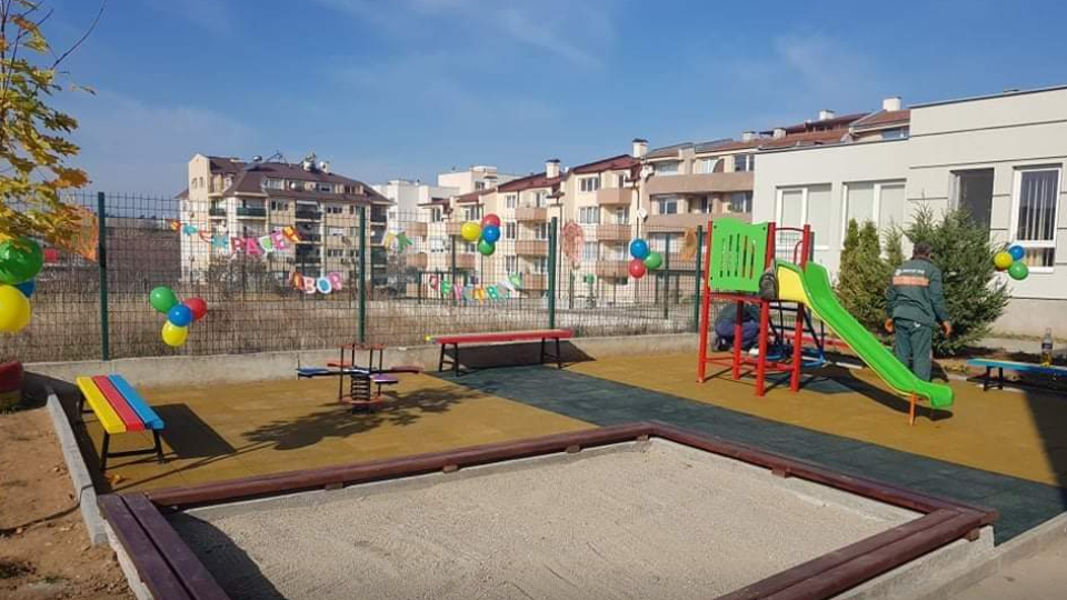 Детска градина с площадка за безопасност на движението