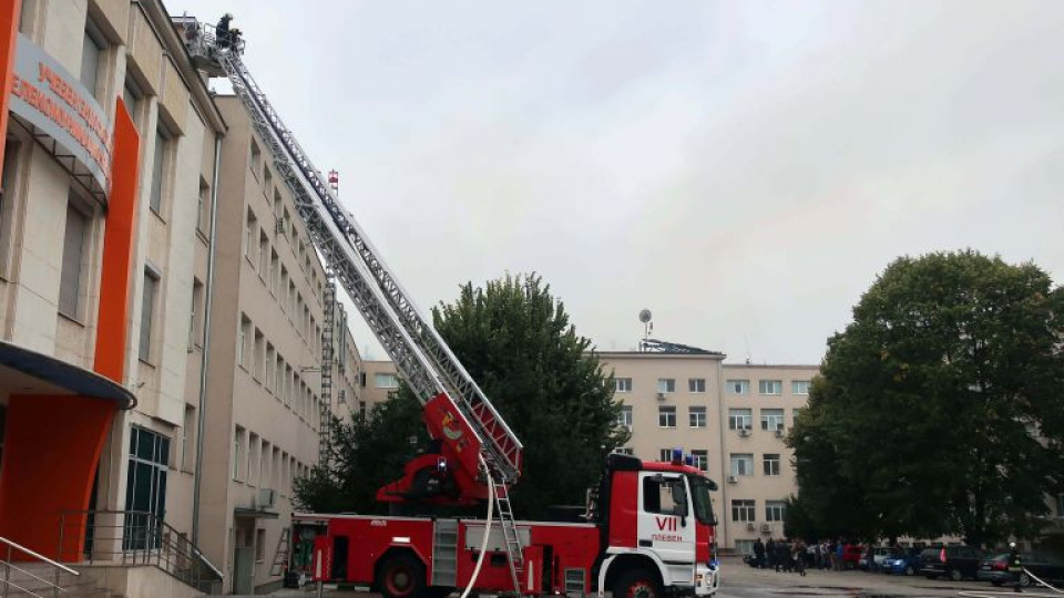 След пожара в Медицинския университет в Плевен ще учат онлайн