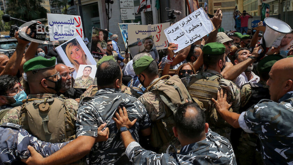 Роднини на жертви от експлозията в Бейрут протестираха