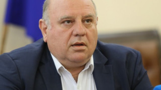“Вера Су” свали шефа на “Морска администрация”, министър видя саботаж и лобизъм в драмата с кораба (Обзор)