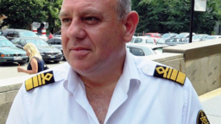 Освободиха шефа на „Морска администрация” заради заседналия кораб