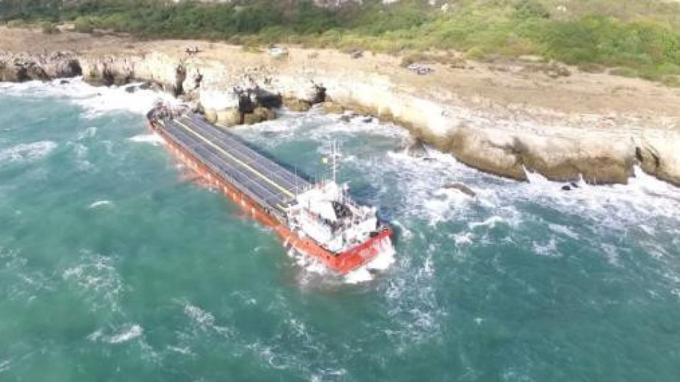 Природозащитници: Бързо трябва да се отстрани корабът край Камен бряг