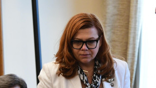 СЕМ: По време на встъпването си в длъжност Момчилова е била в съответствия със закона