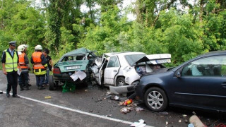 19-годишна навлезе в насрещното движение и предизвика катастрофа с 3 коли
