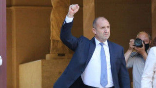 Юмрукът на президента не бил знак за нападение, а за общност – така тръгна комитетът за мандат II (Обзор)