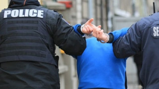 Трима младежи са задържани за грабеж в Хасково