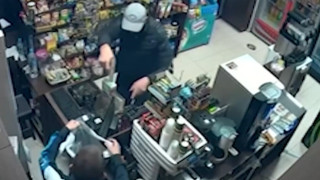 Съдът остави в ареста рецидивиста, обвинен за грабежа в Елин Пелин