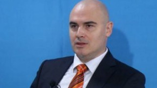Петър Илиев е плагиат, освобождават го от Софийския университет