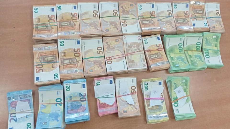 Недекларирани 70 000 евро откриха митничари на Капитан Андреево