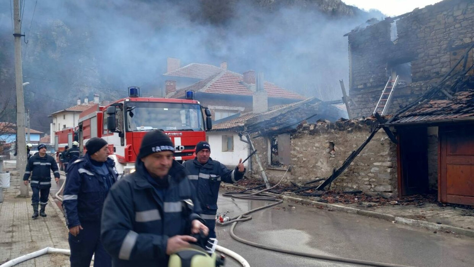 74-годишен пострада при пожар в асеновградското село Бачково