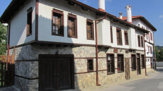 За 4 дни гимназия в Банско загуби директора си и любим учител