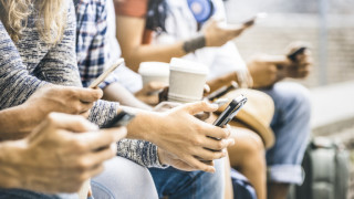 Китайският пазар на мобилни телефони отчете 12,3% ръст на доставките за периода януари-август