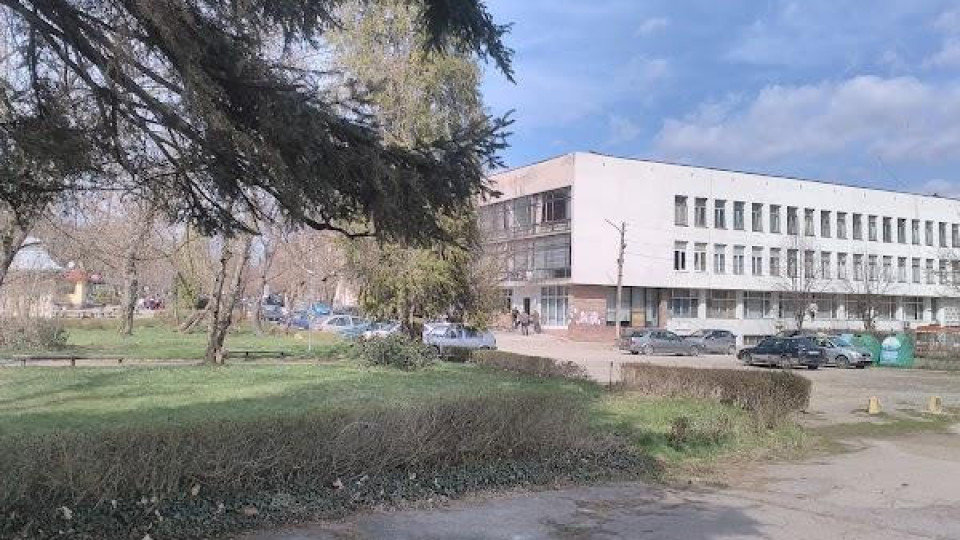 Правят подписка срещу решение за продажба на поликлиниката във Вършец