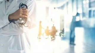 Антиваксери в Гърция искат ексхумация на починали от COVID