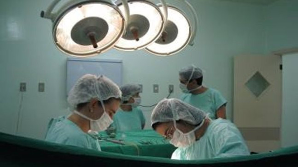 В АГ болницата във Варна отстраниха гигантски тумор при цезарово сечение