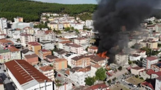 Голям пожар бушува във фабрика в Истанбул
