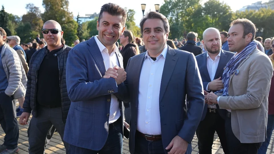 Кирил Петков и Асен Василев в Пловдив: Търсим партньори без лява ръка – десен джоб (снимки, видео)