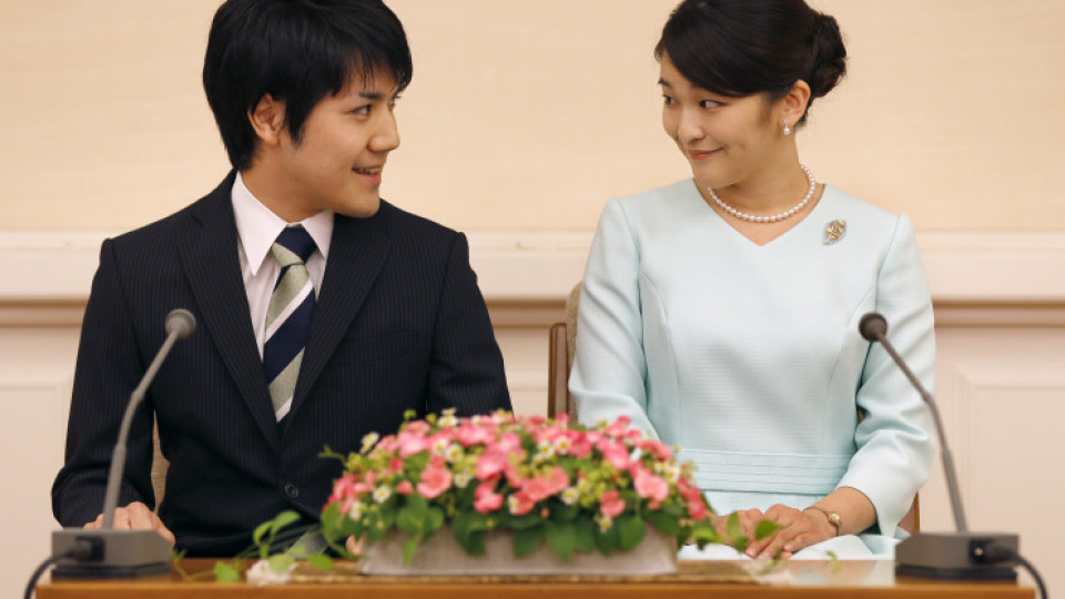 Японската принцеса Мако губи титлата си след брака с мъж без благородно потекло