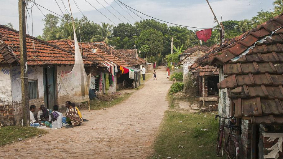 Индиец е осъден да пере бельото на жените от селото си