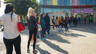Туристическия бранш настоява с тестове за COVID-19 да се влиза и в молове и банки (Обновена)