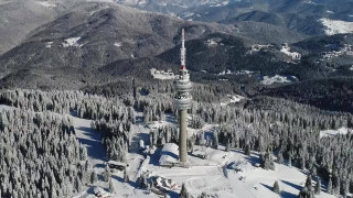 Връх Снежанка осъмна с лек сняг