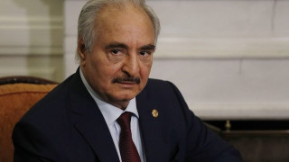 Либийският маршал Хафтар се отказава от командването на армията, за да се кандидатира за президент