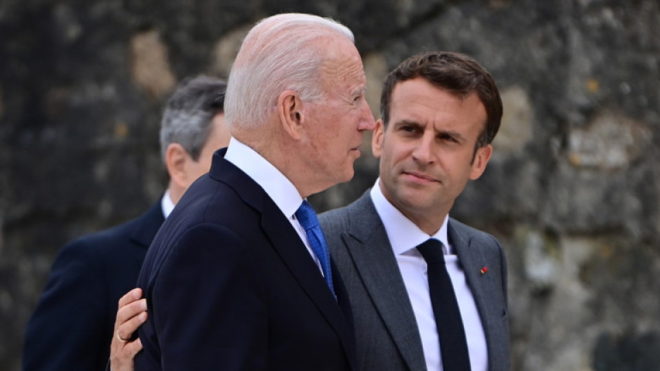 Макрон връща френския посланик в САЩ след разговора с Байдън