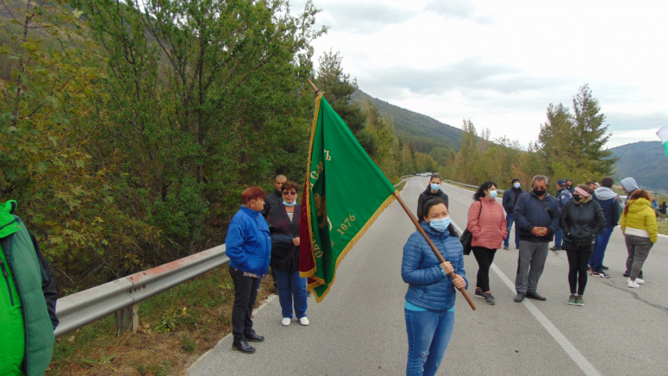 Граждани на Копривщица блокираха Подбалканския път