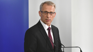 Учениците в клас, нови европрограми и бюджет за 2022 г. са задачите на Николай Денков за втория мандат (Обзор)