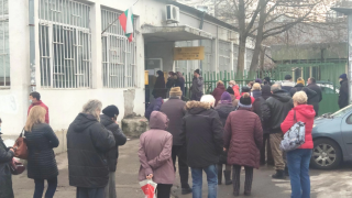 Младите българи, които заместват излизащите в пенсия, се стопили почти двойно за 20 г.