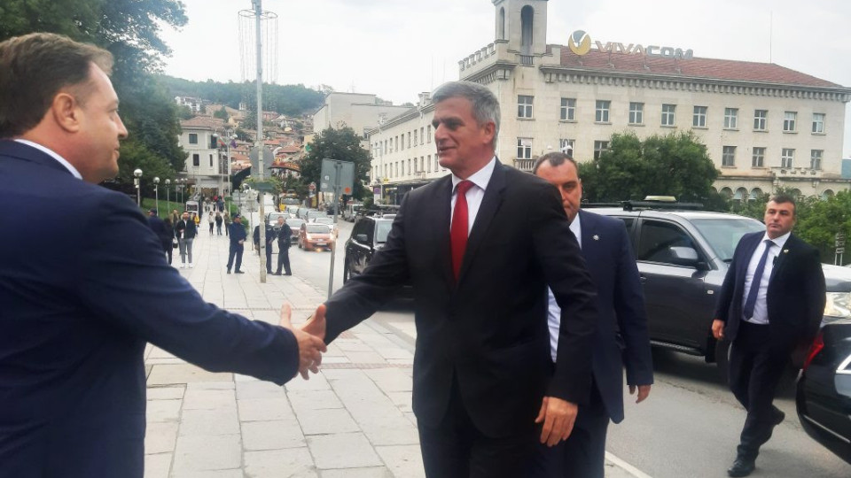 Премиерът Янев във Велико Търново за Деня на Независимостта