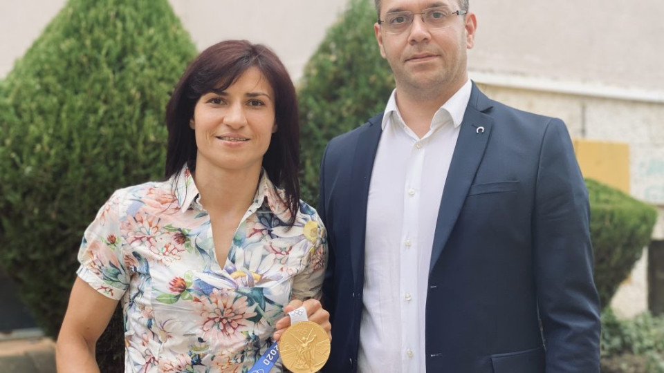 Олимпийската шампионка Стойка Кръстева и треньорът й станаха почетни граждани на Добрич
