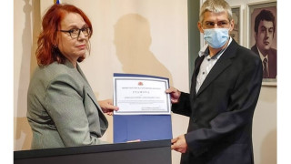 Във Варна отличиха медици за работата им в имунизационни пунктове