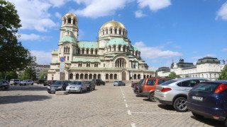 Парламентът тихо си върнал безплатния паркинг