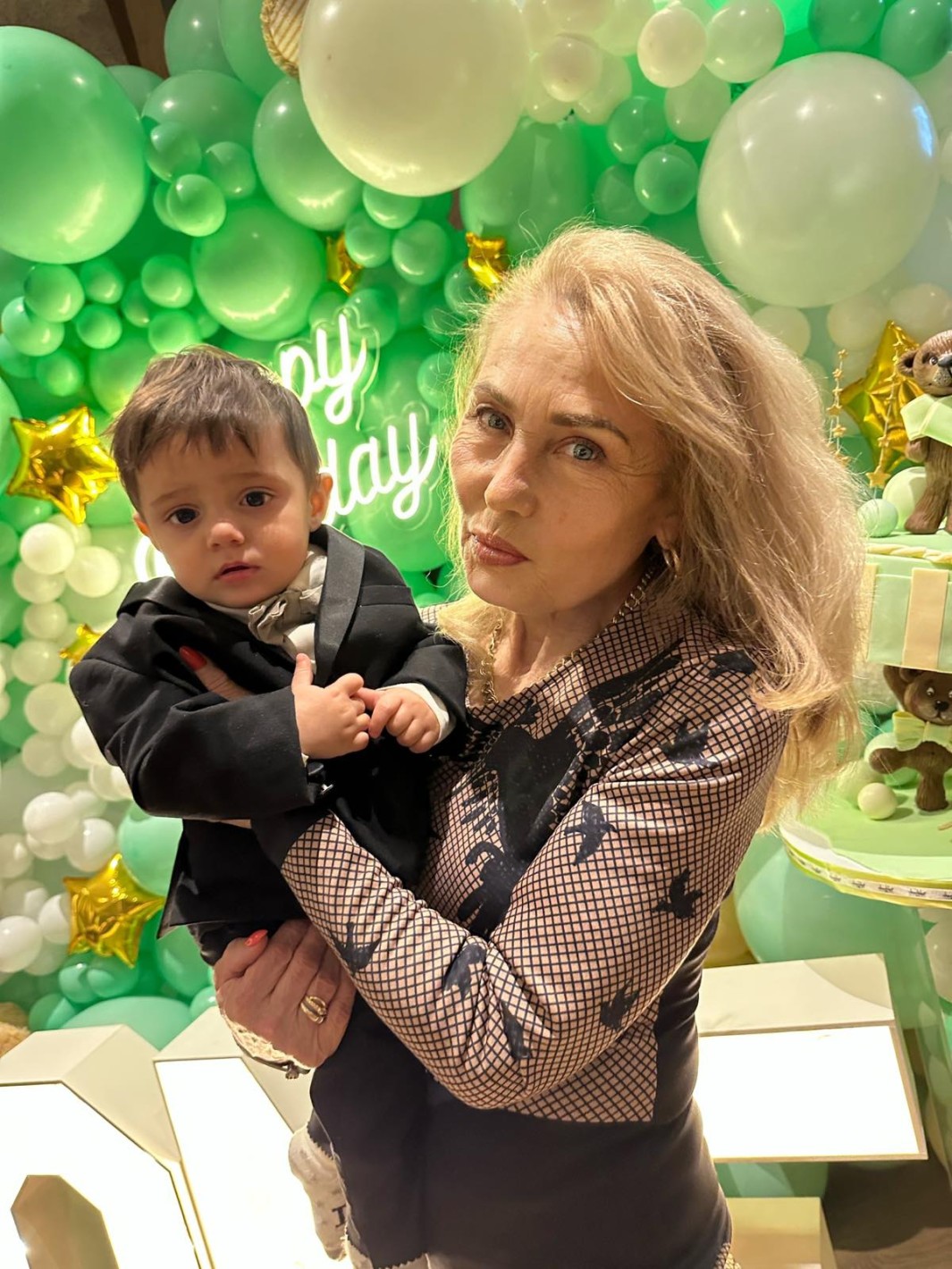 Ексклузивно! Синът на Джулиана Гани с вълшебен рожден ден! 20-килограмова торта с “летящи” мечета и саксофон в чест на малкия принц Кай - Снимка 6
