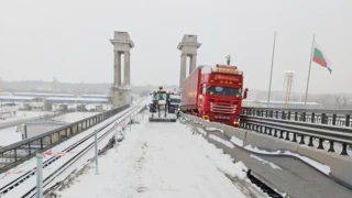 Подмениха стоманобетонните панели в половината от затворения участък на Дунав мост при Русе (СНИМКИ)