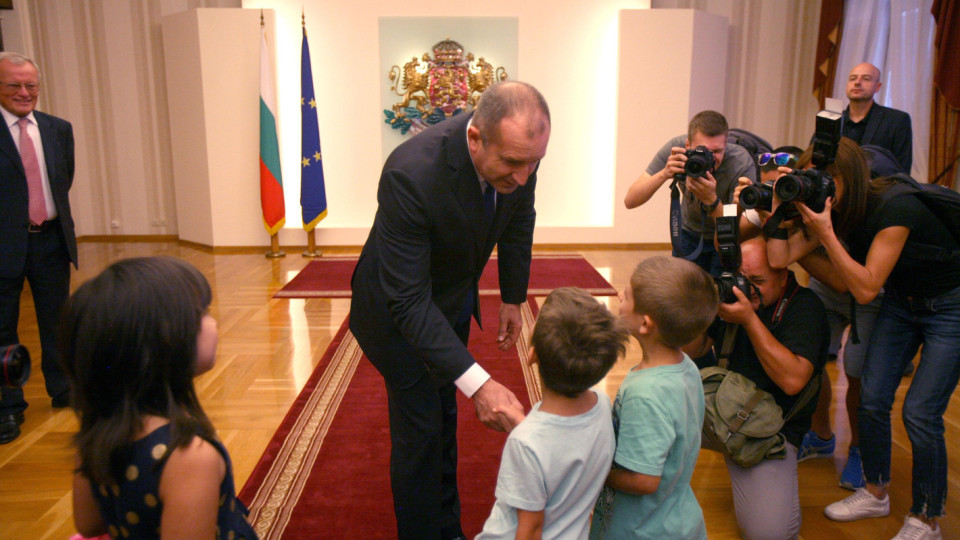 Деца в президентството: Бяхме в кабинета и говорихме с президента