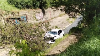 20-годишен младеж се хвърли с колата си в река в кв. "Надежда"