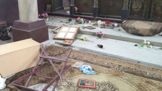 Поругаха храм в Плевенско, изпочупени икони се търкалят по земята