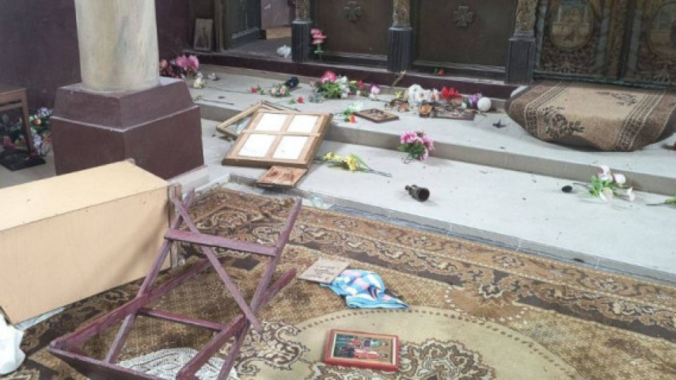 Поругаха храм в Плевенско, изпочупени икони се търкалят по земята Поругаха храм в Плевенско, изпочупени икони се търкалят по земята