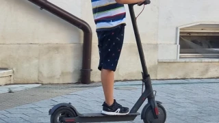 Две деца пострадаха при инцидент с електрическа тротинетка в Добрич