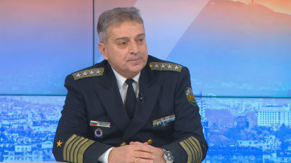 Адмирал Емил Ефтимов: Българските пилоти на F-16 преминават през дълга, комплексна и трудна подготовка в САЩ