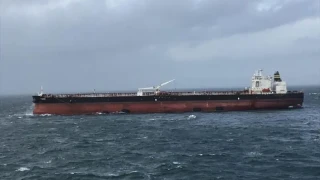 Заради задушлива миризма на нефт в Бургас забраниха танкери на рейд на по-малко от 35 км от брега