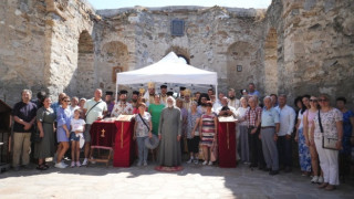 Литургия в Потопената църква край Жребчево