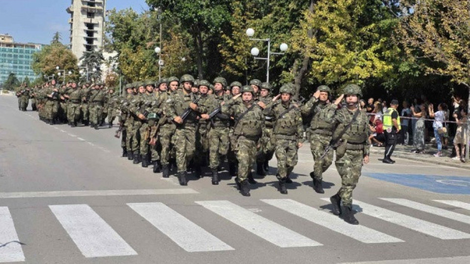 Български военен контингент заминава за участие в стабилизиращите сили на НАТО в Косово
